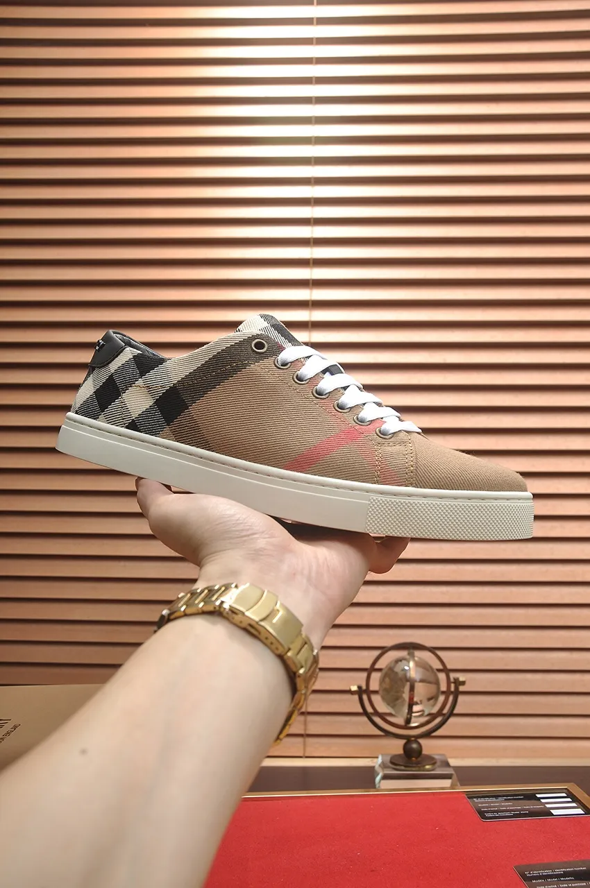 Men's shoes💰480💶[Burberry] (cowhide lining) classic low-top sneakers｜Imported cowhide with classic plaid fabric｜Cow leather lining｜Original outsole｜Fine workmanship and comfortable to wear Size: 38-44 (customized at 45)